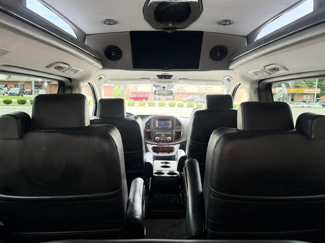 Mercedes-Benz Metris Passenger Van Standard Roof 126" Wheelbase 2017
