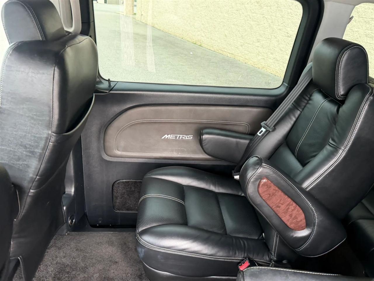 Mercedes-Benz Metris Passenger Van Standard Roof 126" Wheelbase 2017