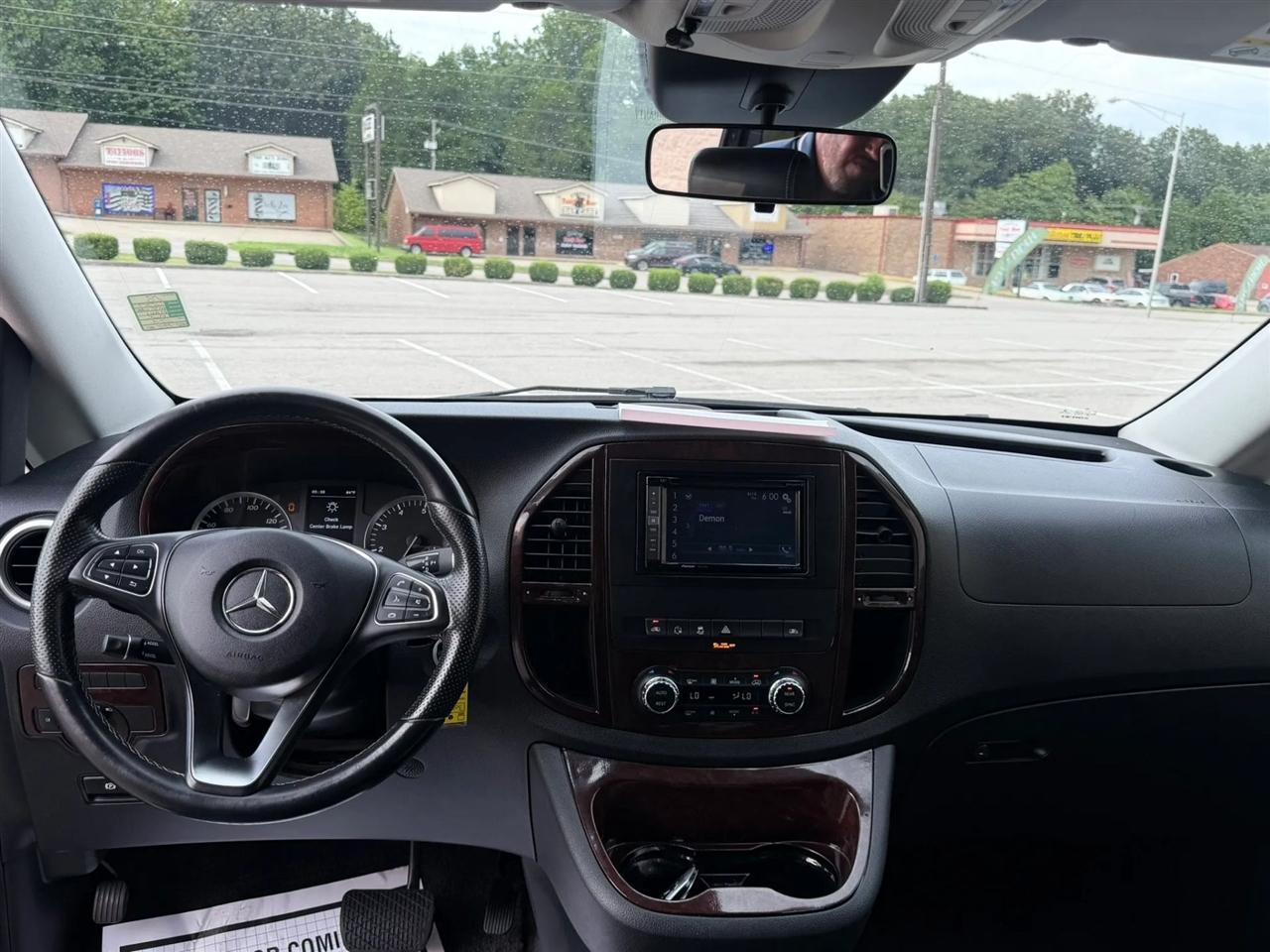 Mercedes-Benz Metris Passenger Van Standard Roof 126" Wheelbase 2017