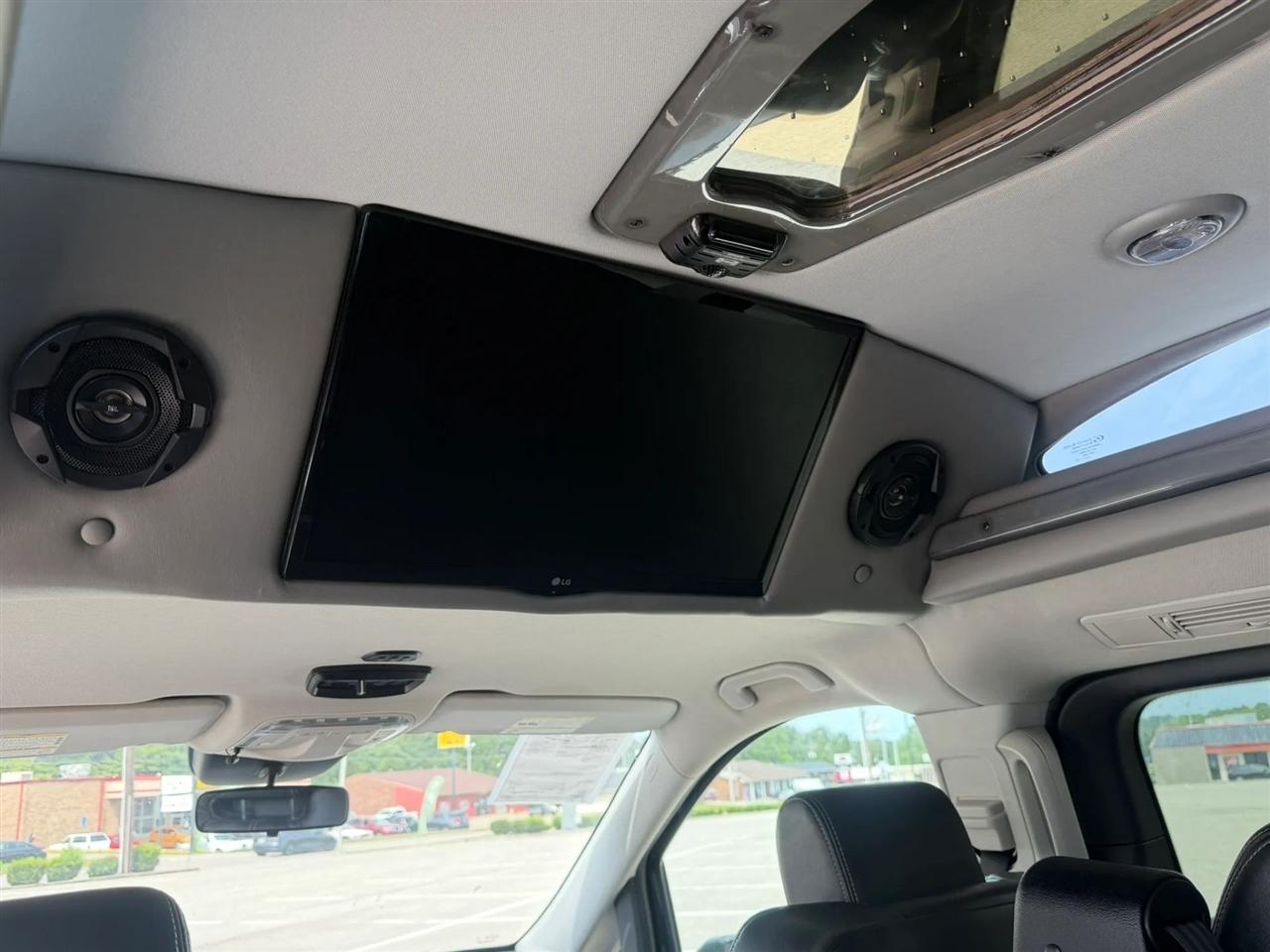 Mercedes-Benz Metris Passenger Van Standard Roof 126" Wheelbase 2017