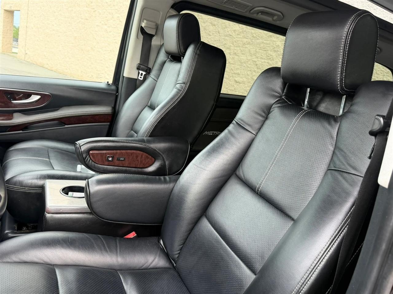 Mercedes-Benz Metris Passenger Van Standard Roof 126" Wheelbase 2017