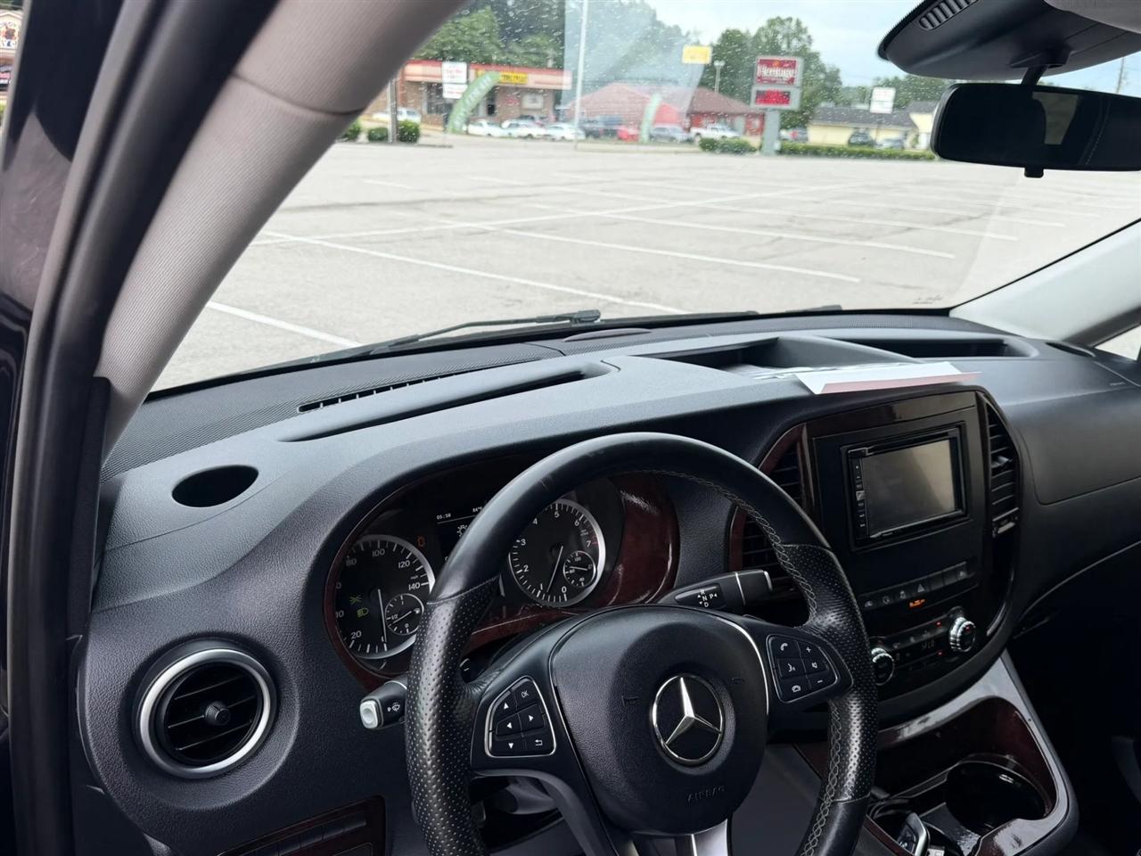 Mercedes-Benz Metris Passenger Van Standard Roof 126" Wheelbase 2017