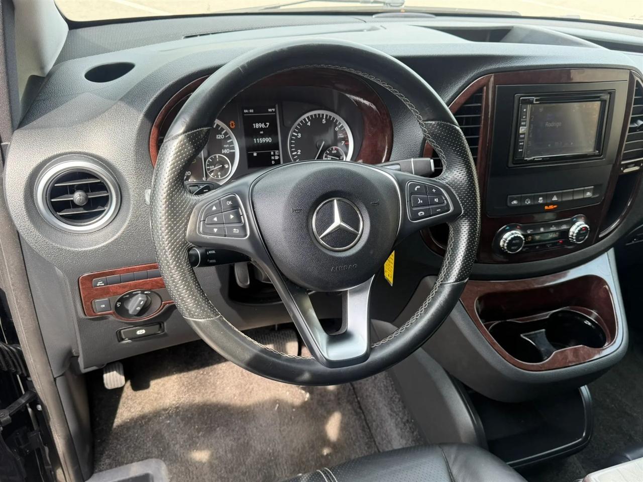 Mercedes-Benz Metris Passenger Van Standard Roof 126" Wheelbase 2017