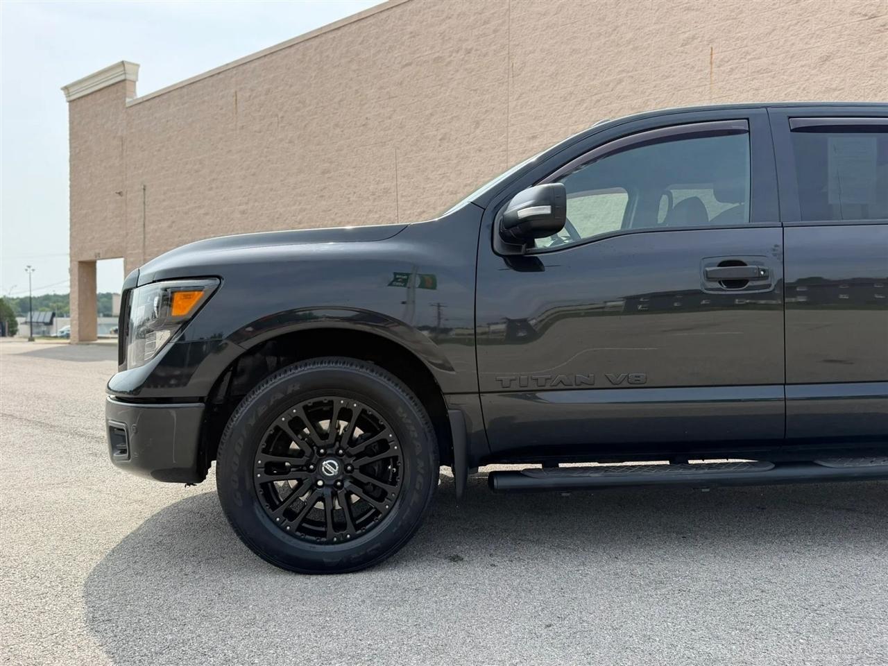 Nissan Titan 4x4 Crew Cab SV 2019