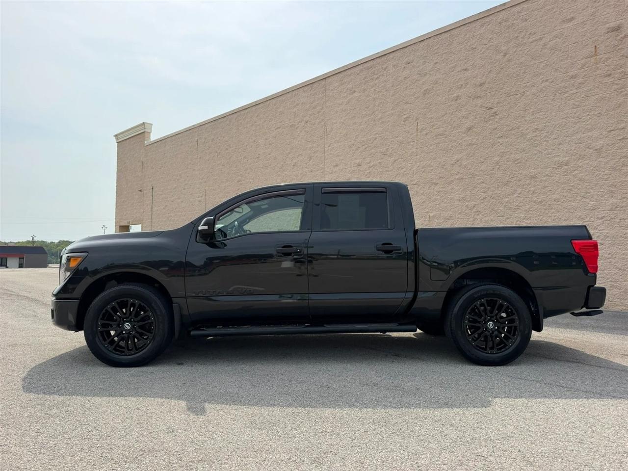 Nissan Titan 4x4 Crew Cab SV 2019