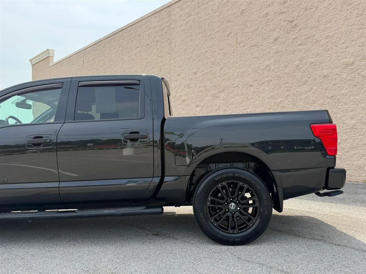 Nissan Titan 4x4 Crew Cab SV 2019