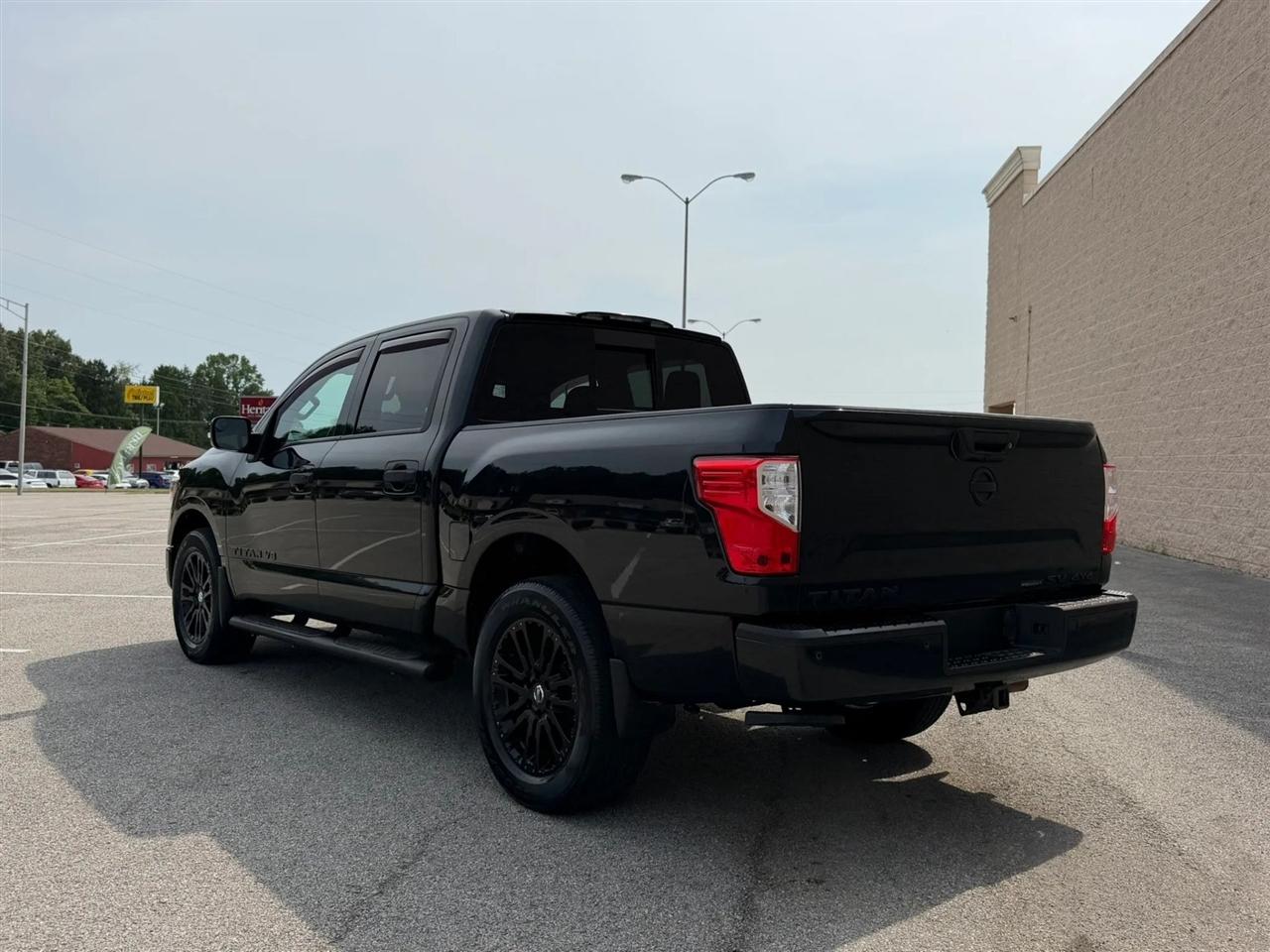 Nissan Titan 4x4 Crew Cab SV 2019