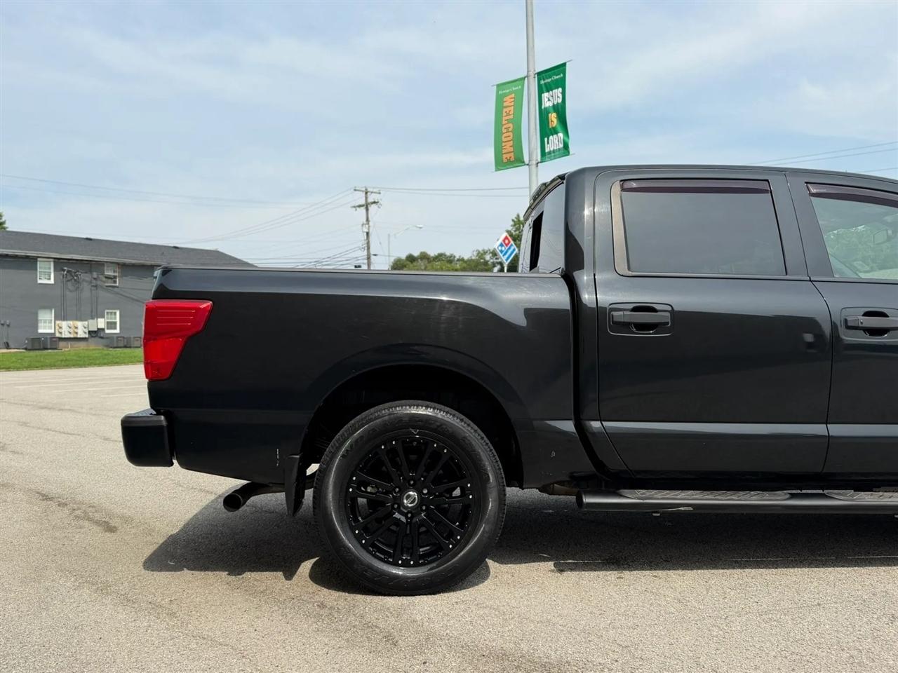 Nissan Titan 4x4 Crew Cab SV 2019