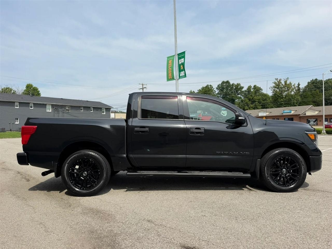 Nissan Titan 4x4 Crew Cab SV 2019