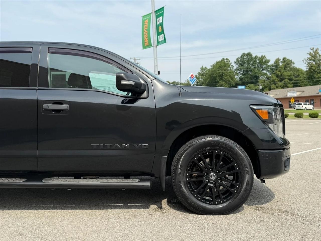 Nissan Titan 4x4 Crew Cab SV 2019