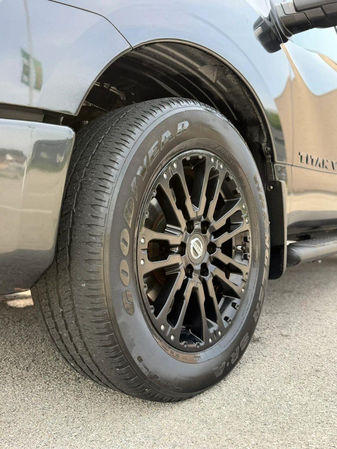 Nissan Titan 4x4 Crew Cab SV 2019