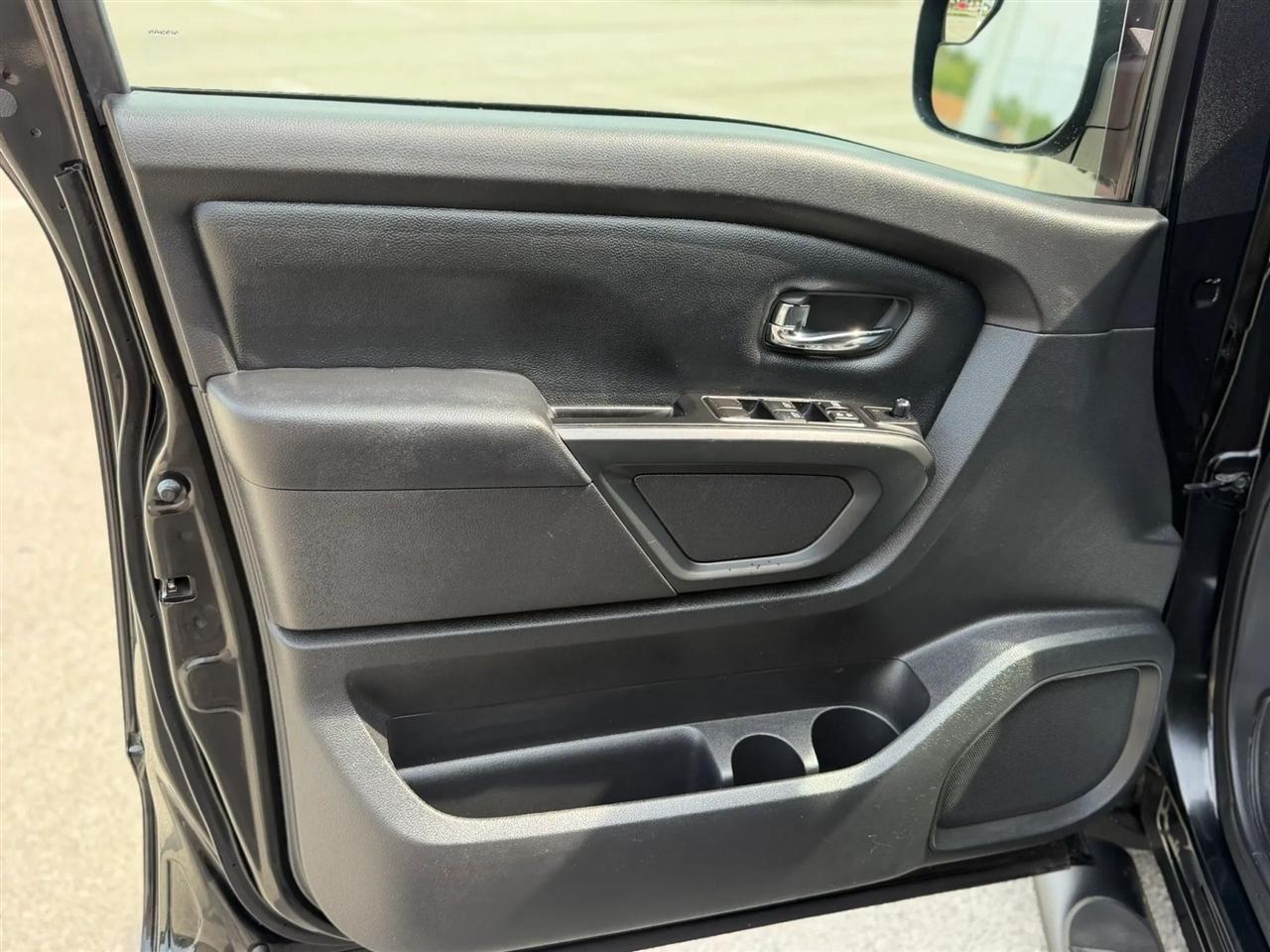 Nissan Titan 4x4 Crew Cab SV 2019