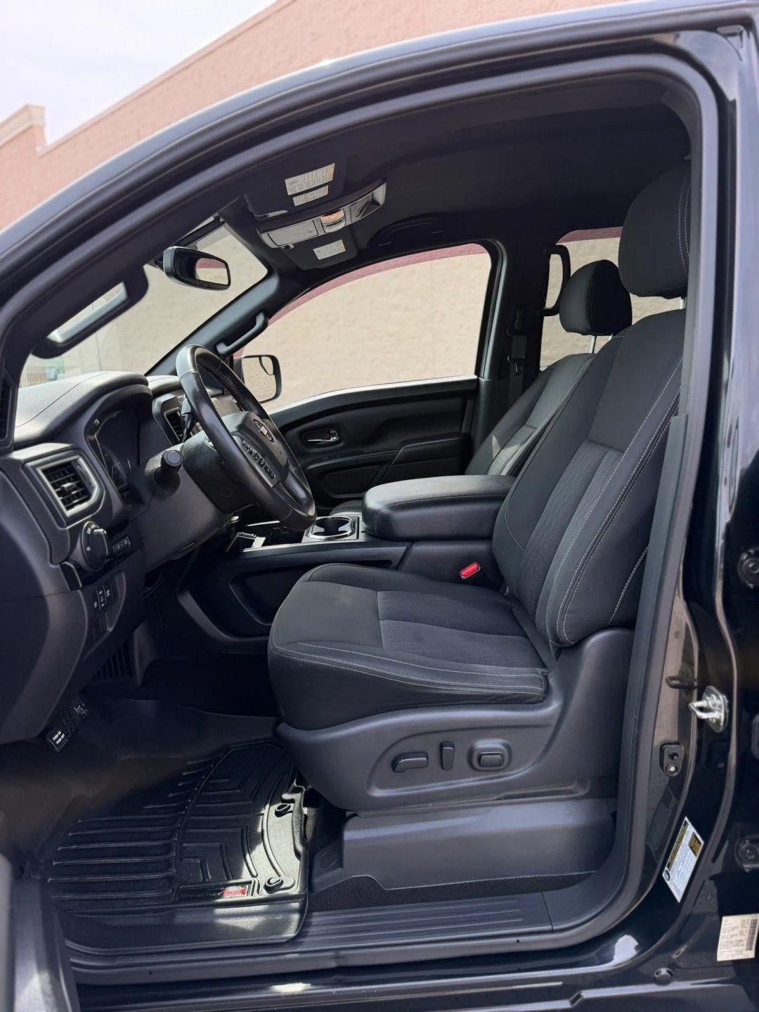 Nissan Titan 4x4 Crew Cab SV 2019