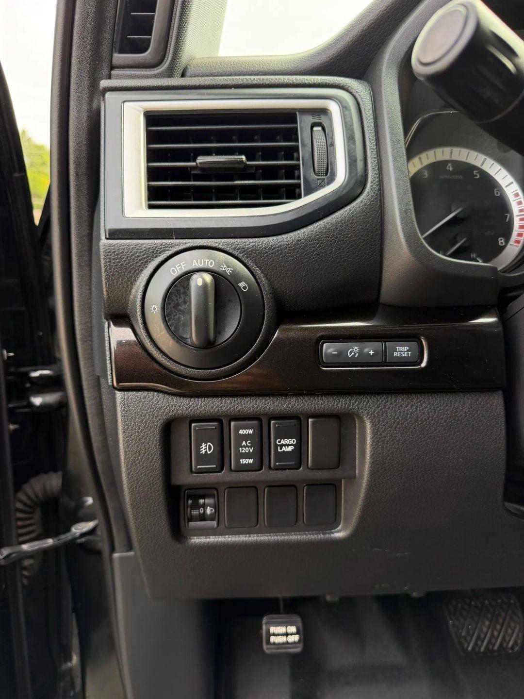 Nissan Titan 4x4 Crew Cab SV 2019