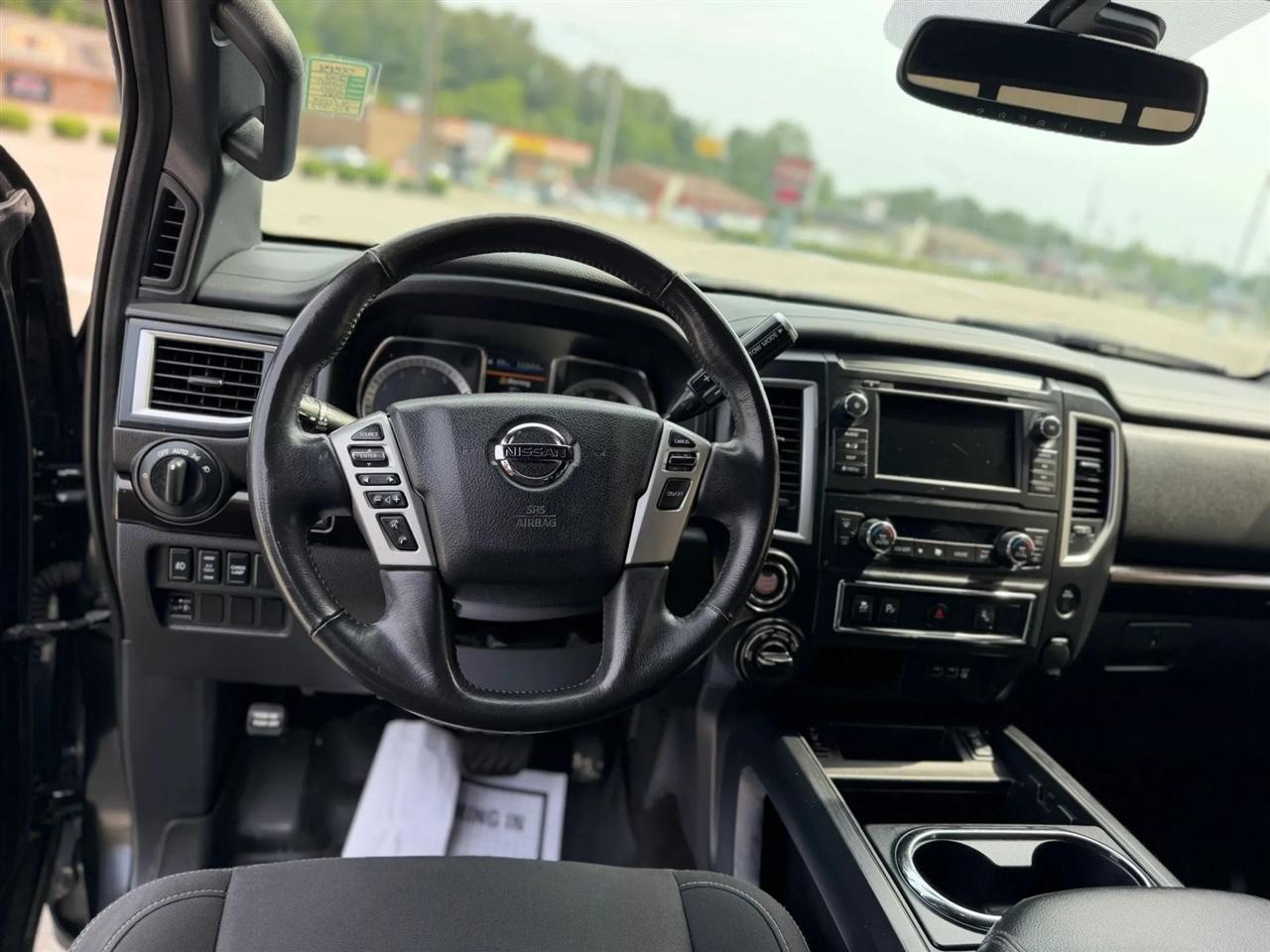 Nissan Titan 4x4 Crew Cab SV 2019