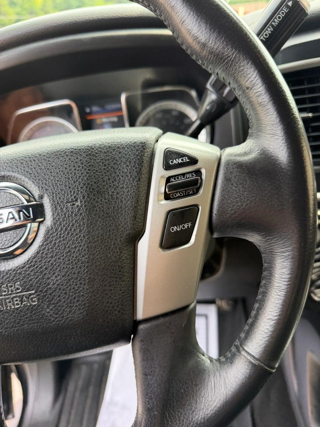 Nissan Titan 4x4 Crew Cab SV 2019