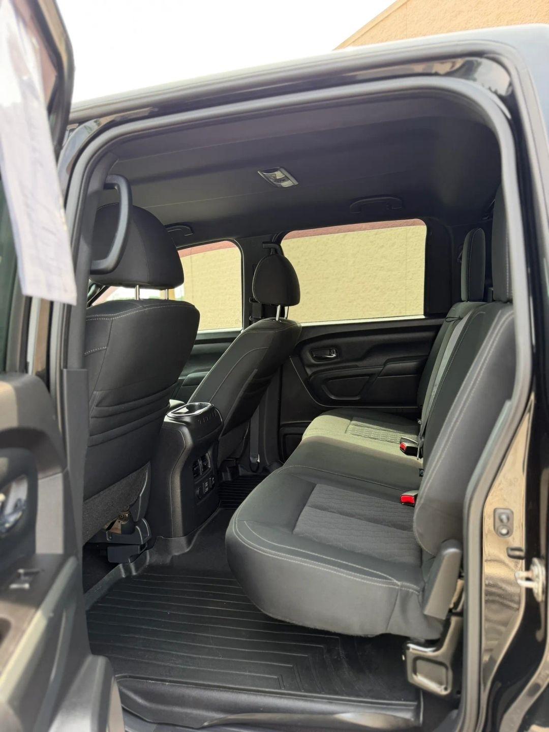 Nissan Titan 4x4 Crew Cab SV 2019