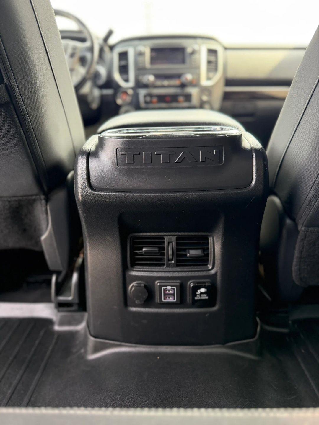 Nissan Titan 4x4 Crew Cab SV 2019