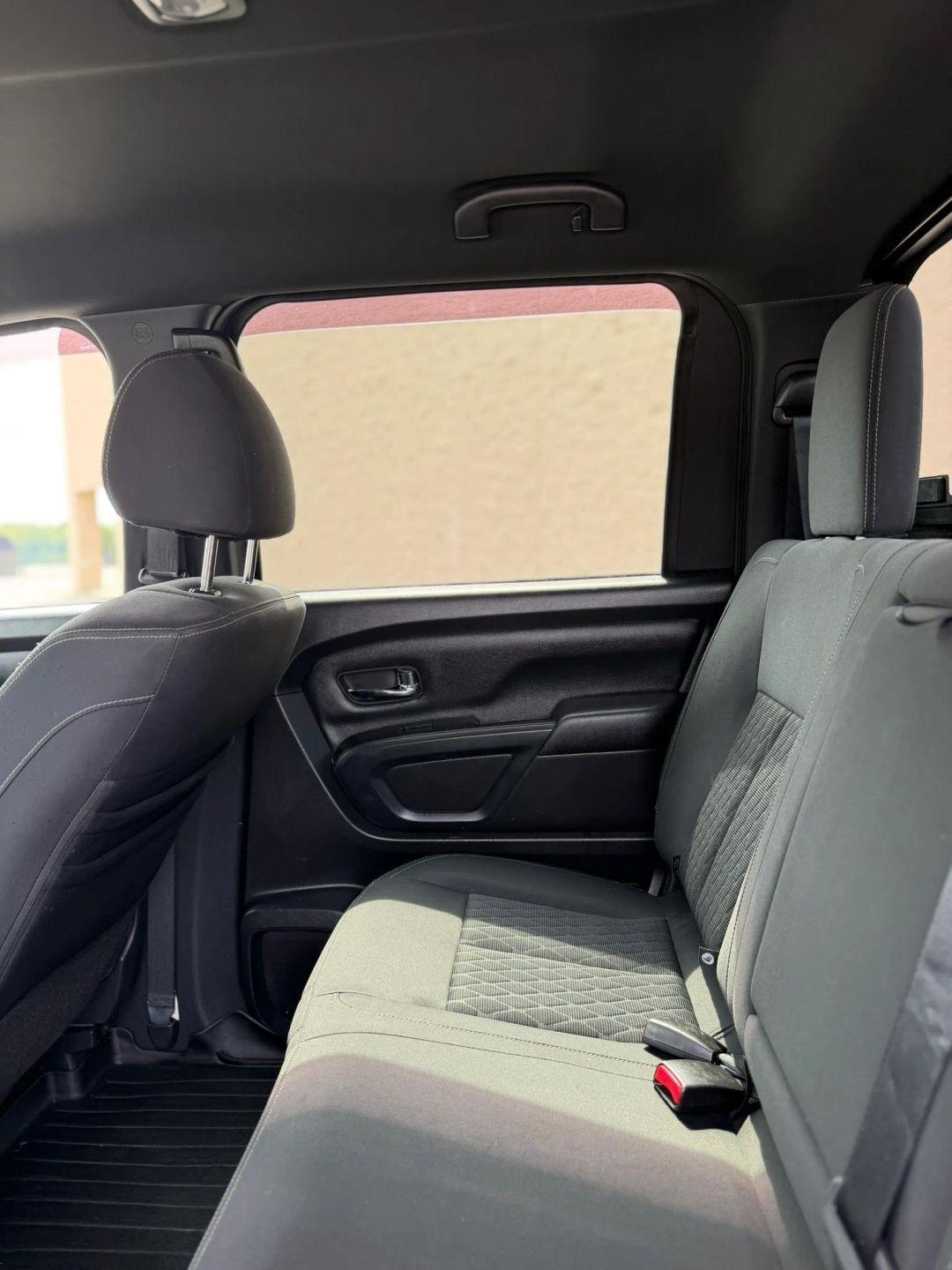 Nissan Titan 4x4 Crew Cab SV 2019