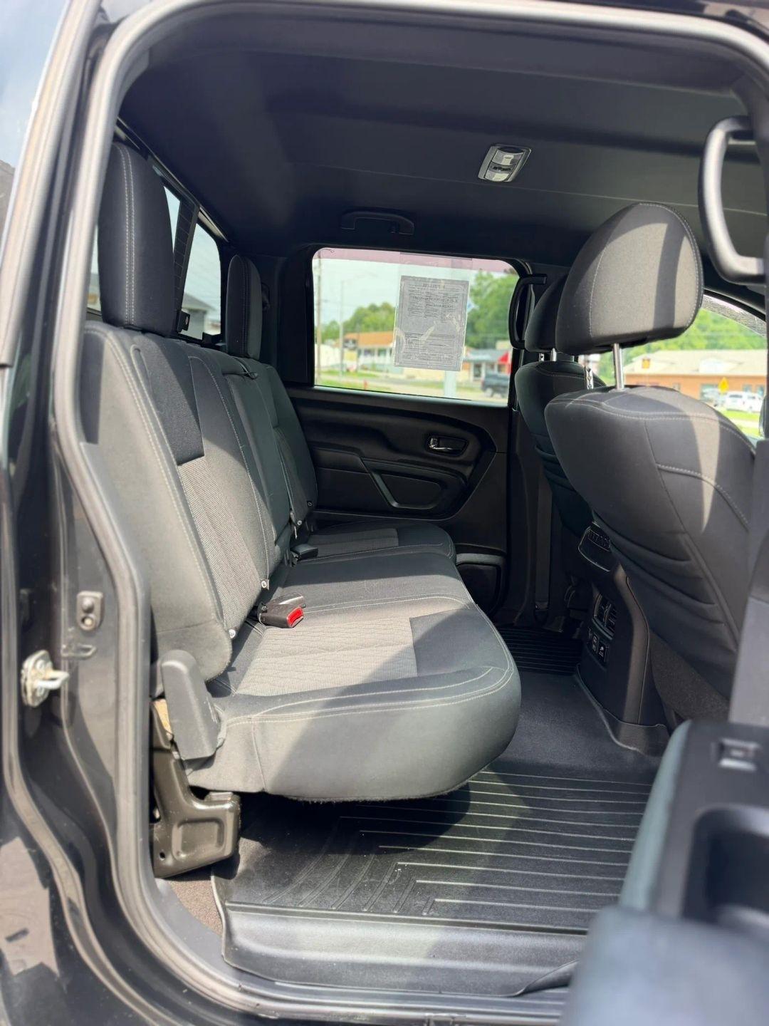 Nissan Titan 4x4 Crew Cab SV 2019