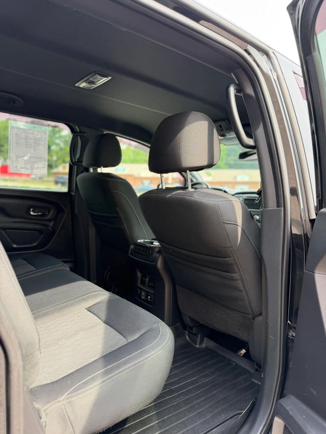 Nissan Titan 4x4 Crew Cab SV 2019