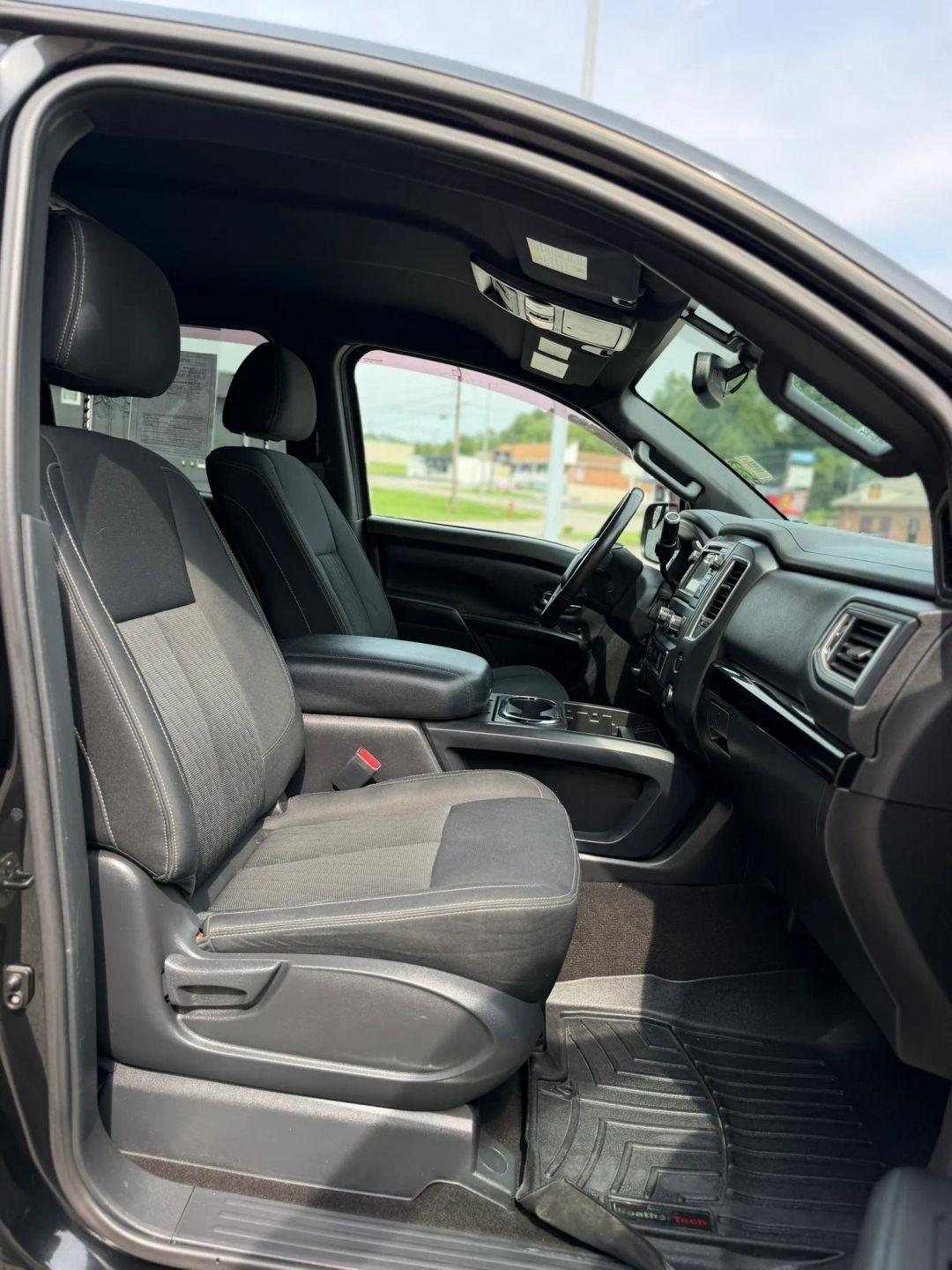 Nissan Titan 4x4 Crew Cab SV 2019