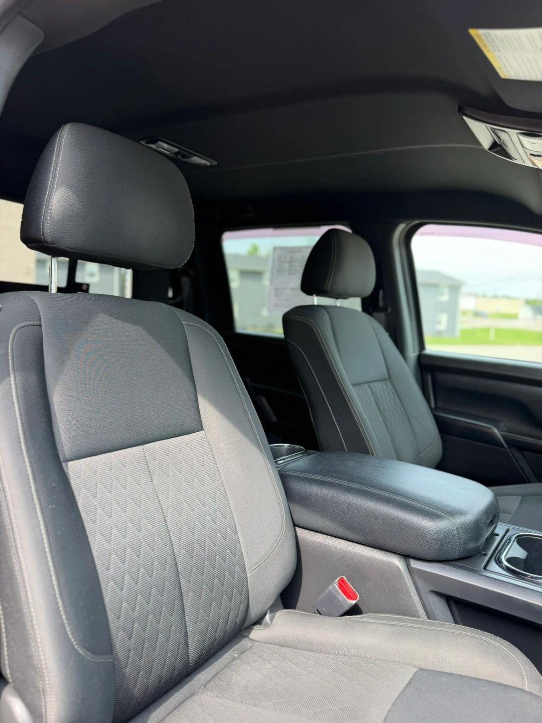 Nissan Titan 4x4 Crew Cab SV 2019