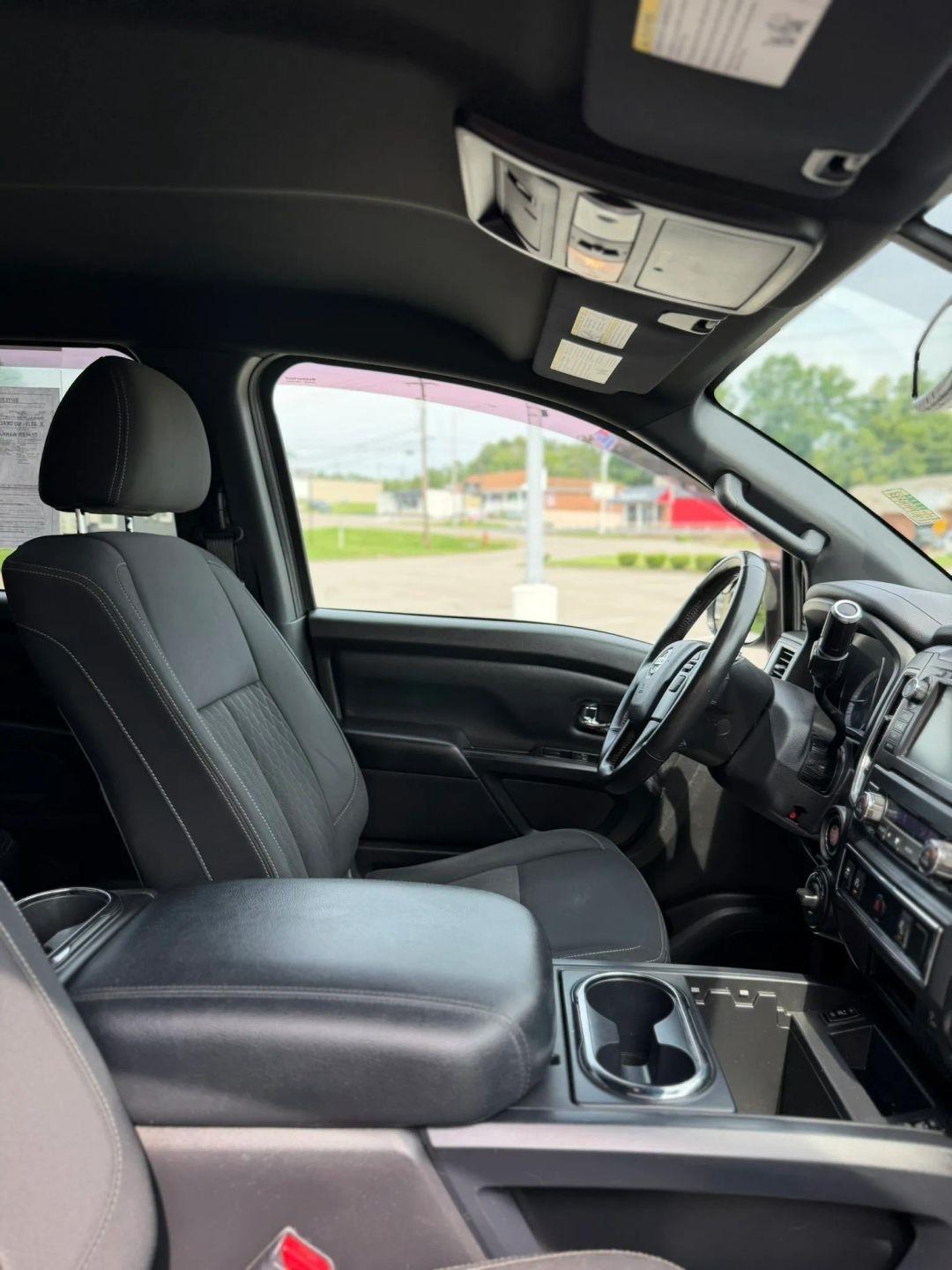 Nissan Titan 4x4 Crew Cab SV 2019