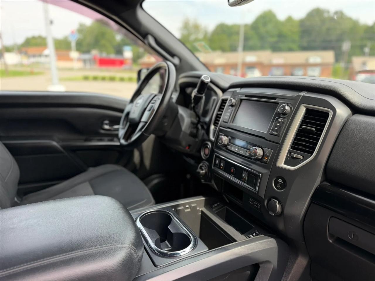 Nissan Titan 4x4 Crew Cab SV 2019