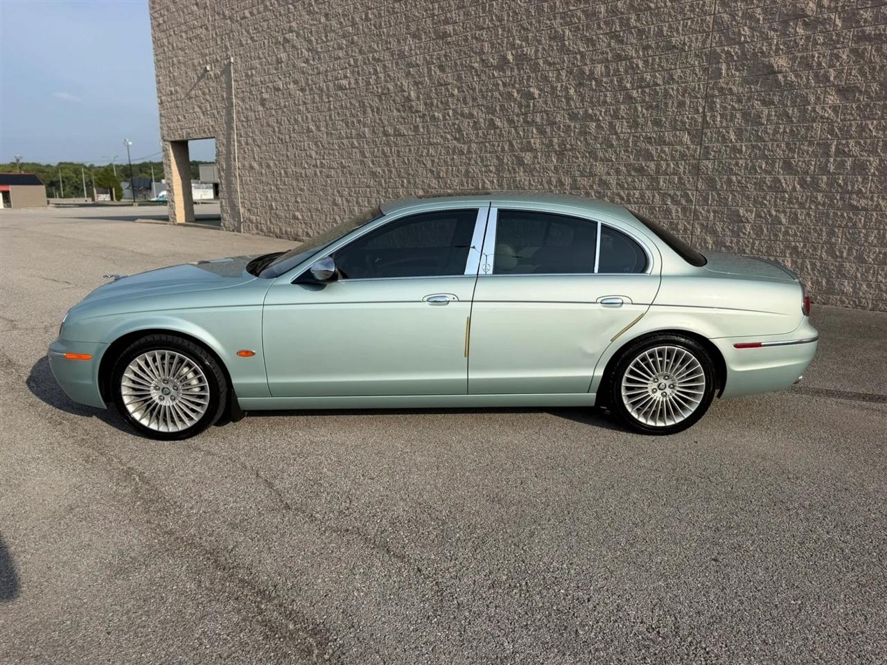 Jaguar S-Type 4dr Sdn V8 2005