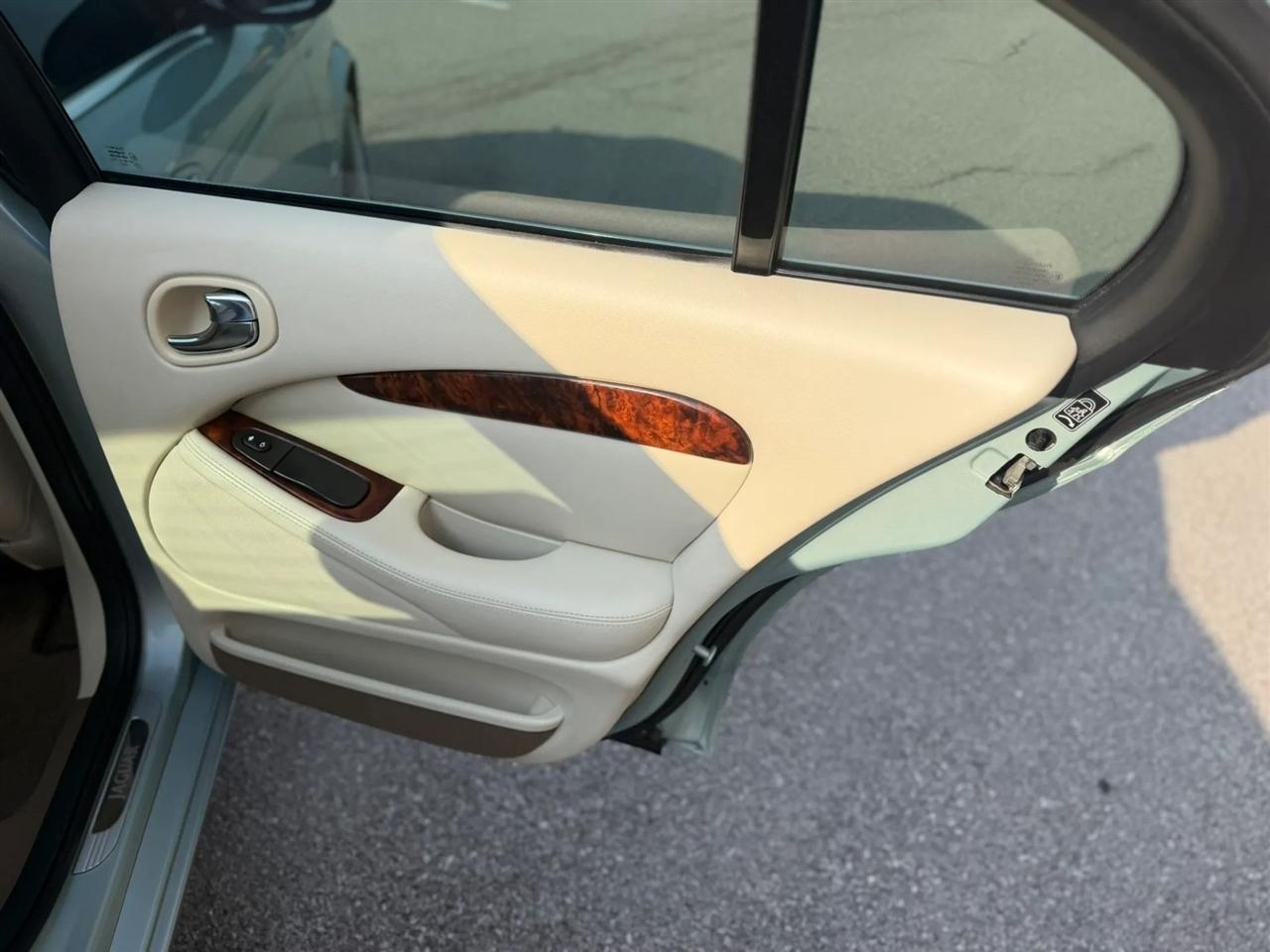 Jaguar S-Type 4dr Sdn V8 2005