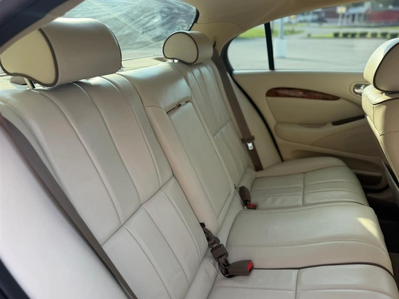 Jaguar S-Type 4dr Sdn V8 2005