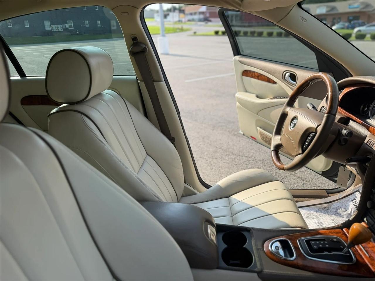 Jaguar S-Type 4dr Sdn V8 2005
