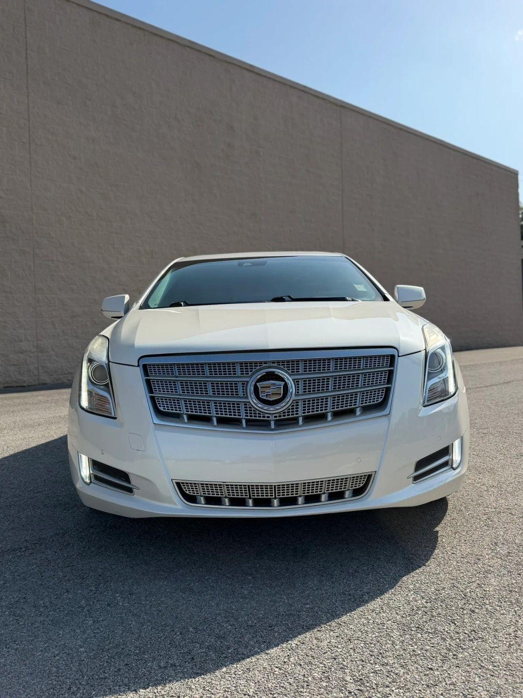 Cadillac XTS 4dr Sdn Platinum AWD 2013