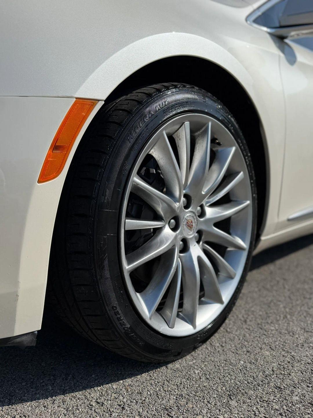 Cadillac XTS 4dr Sdn Platinum AWD 2013