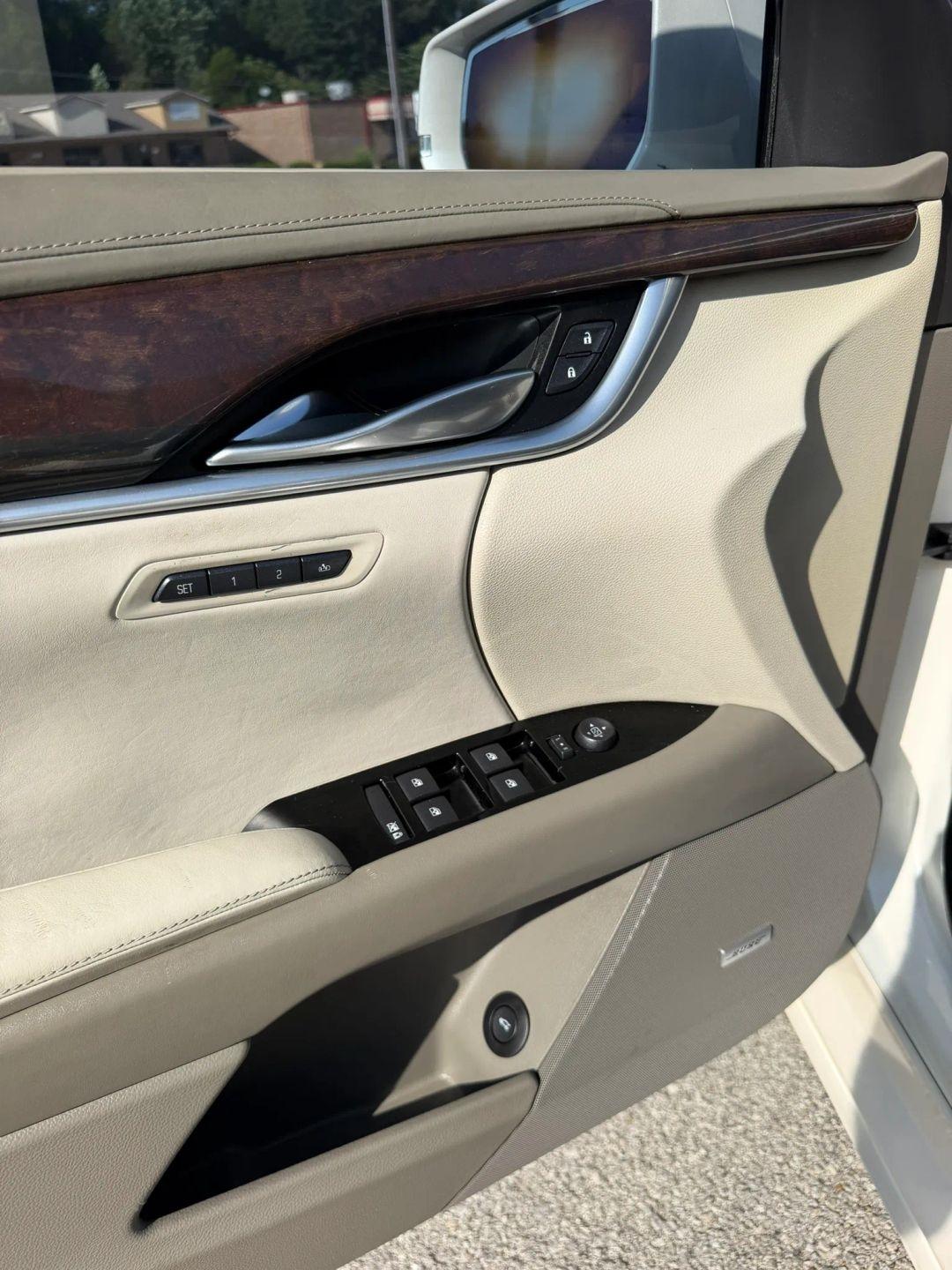 Cadillac XTS 4dr Sdn Platinum AWD 2013
