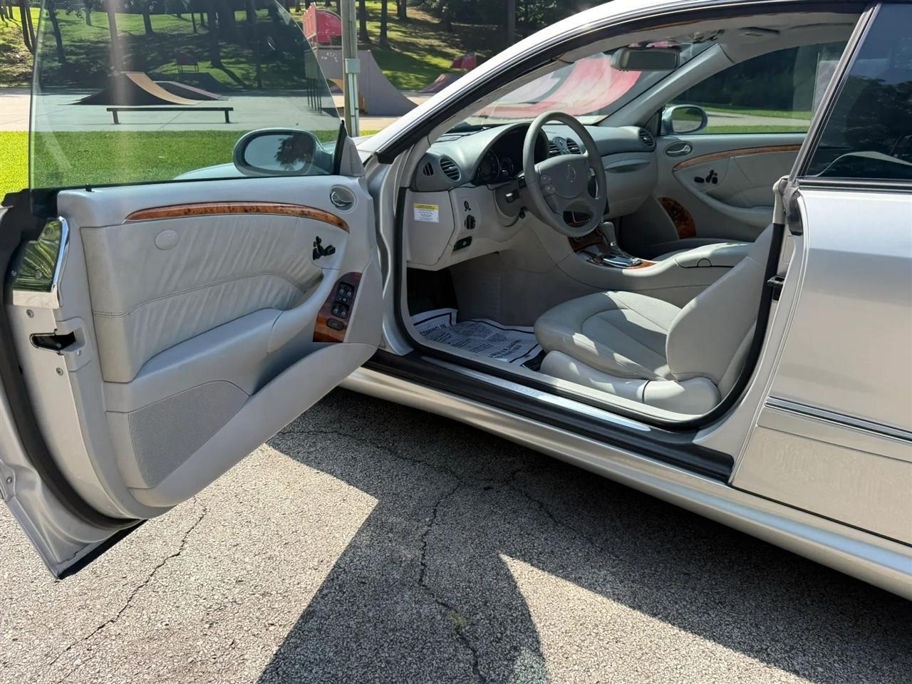 Mercedes-Benz CLK-Class 2dr Coupe 5.0L 2005