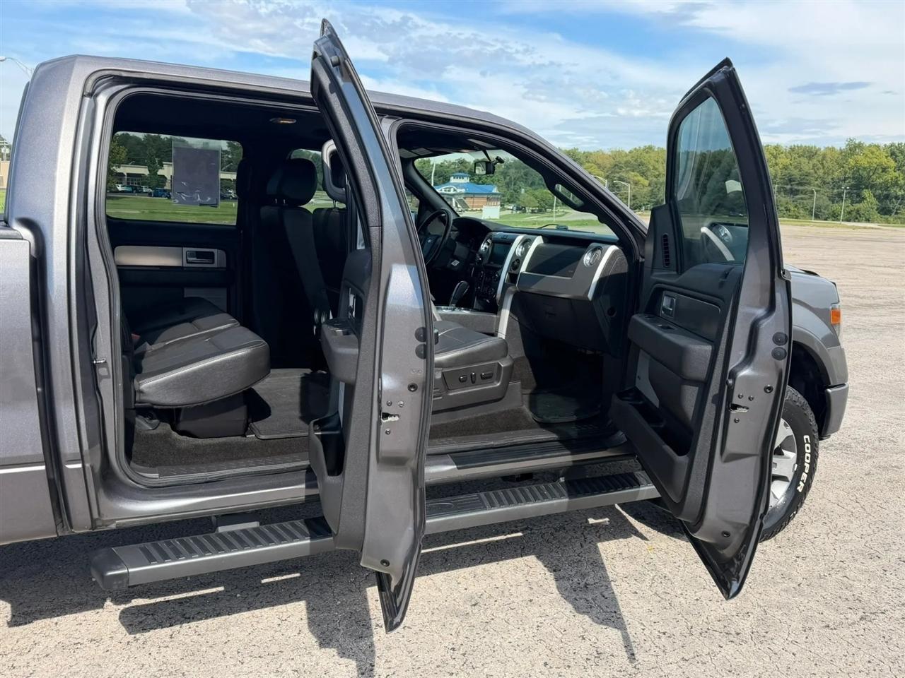 Ford F-150 4WD SuperCrew 145" Platinum 2014