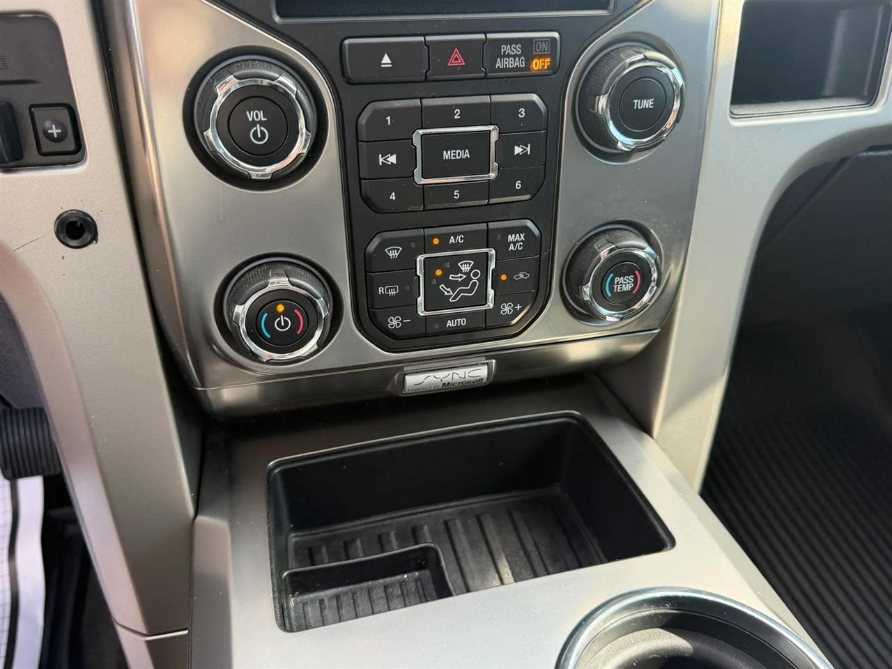 Ford F-150 4WD SuperCrew 145" Platinum 2014