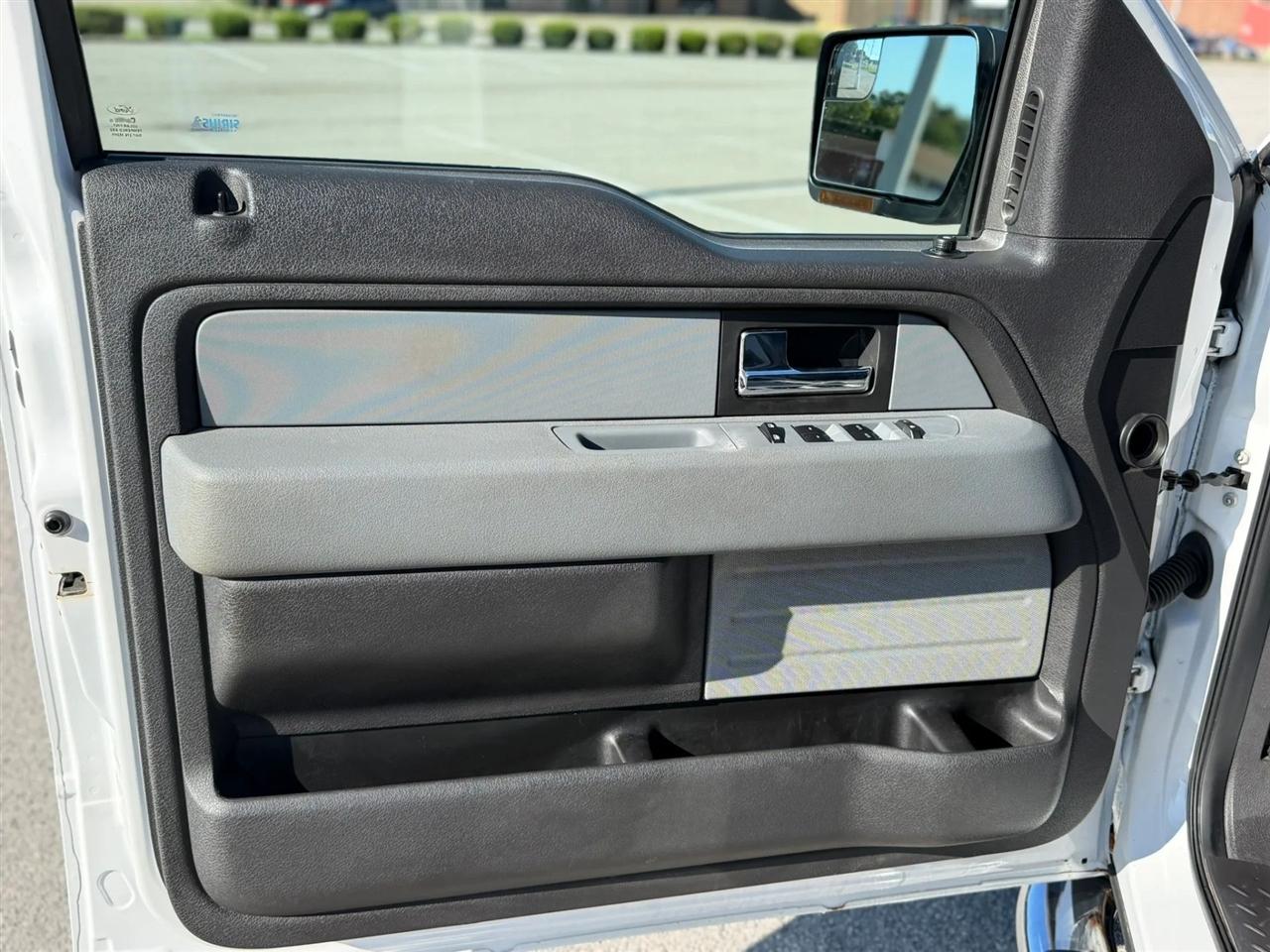 Ford F-150 4WD SuperCrew 145" Platinum 2014