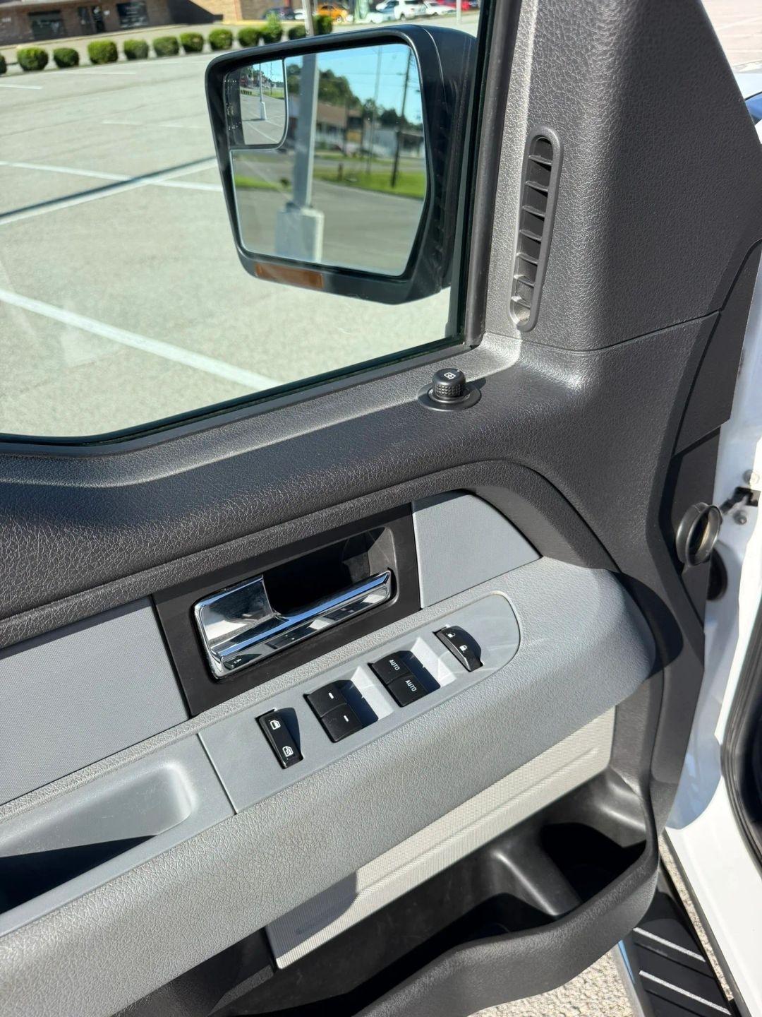 Ford F-150 4WD SuperCrew 145" Platinum 2014
