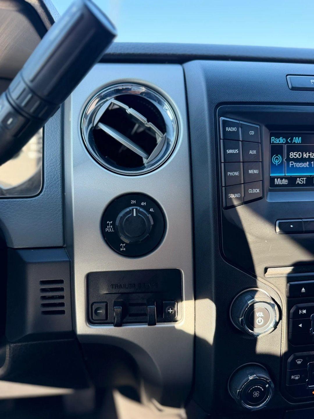 Ford F-150 4WD SuperCrew 145" Platinum 2014