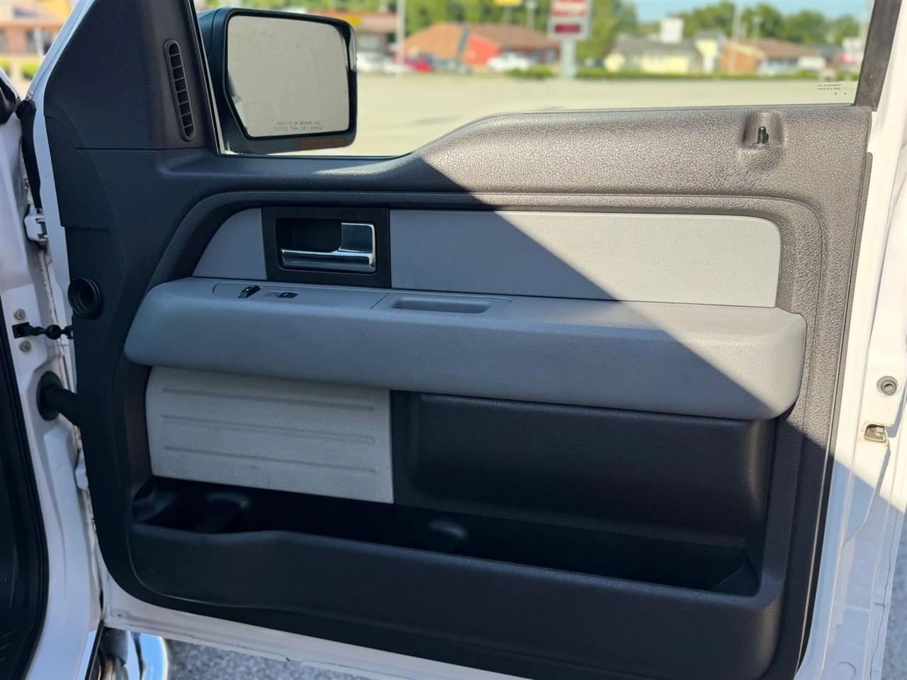 Ford F-150 4WD SuperCrew 145" Platinum 2014