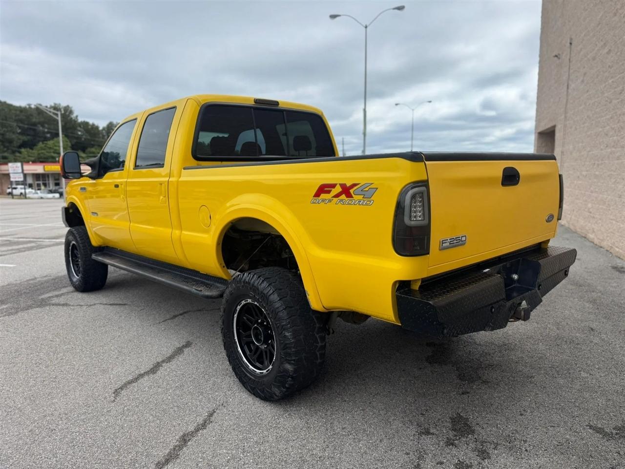 Ford Super Duty F-250 Crew Cab 156" Harley-Davidson 4WD 2005