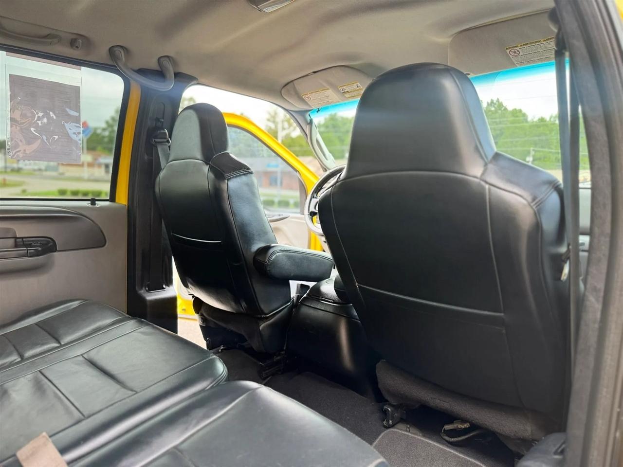 Ford Super Duty F-250 Crew Cab 156" Harley-Davidson 4WD 2005