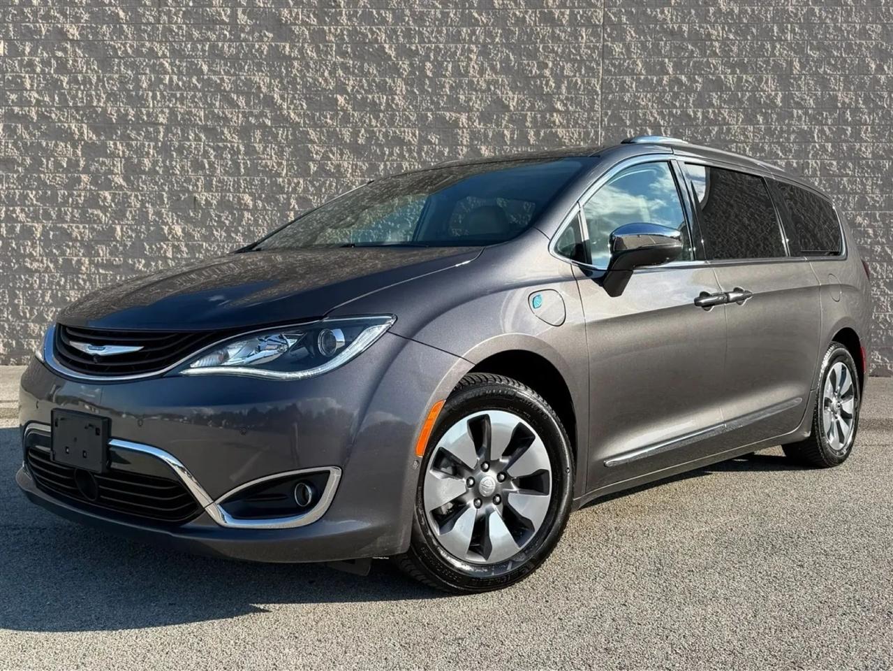 2018 Chrysler Pacifica Hybrid Limited FWD