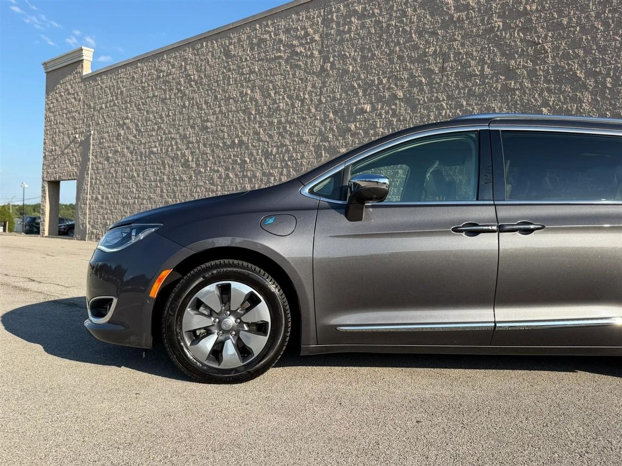 Chrysler Pacifica Hybrid Limited FWD 2018