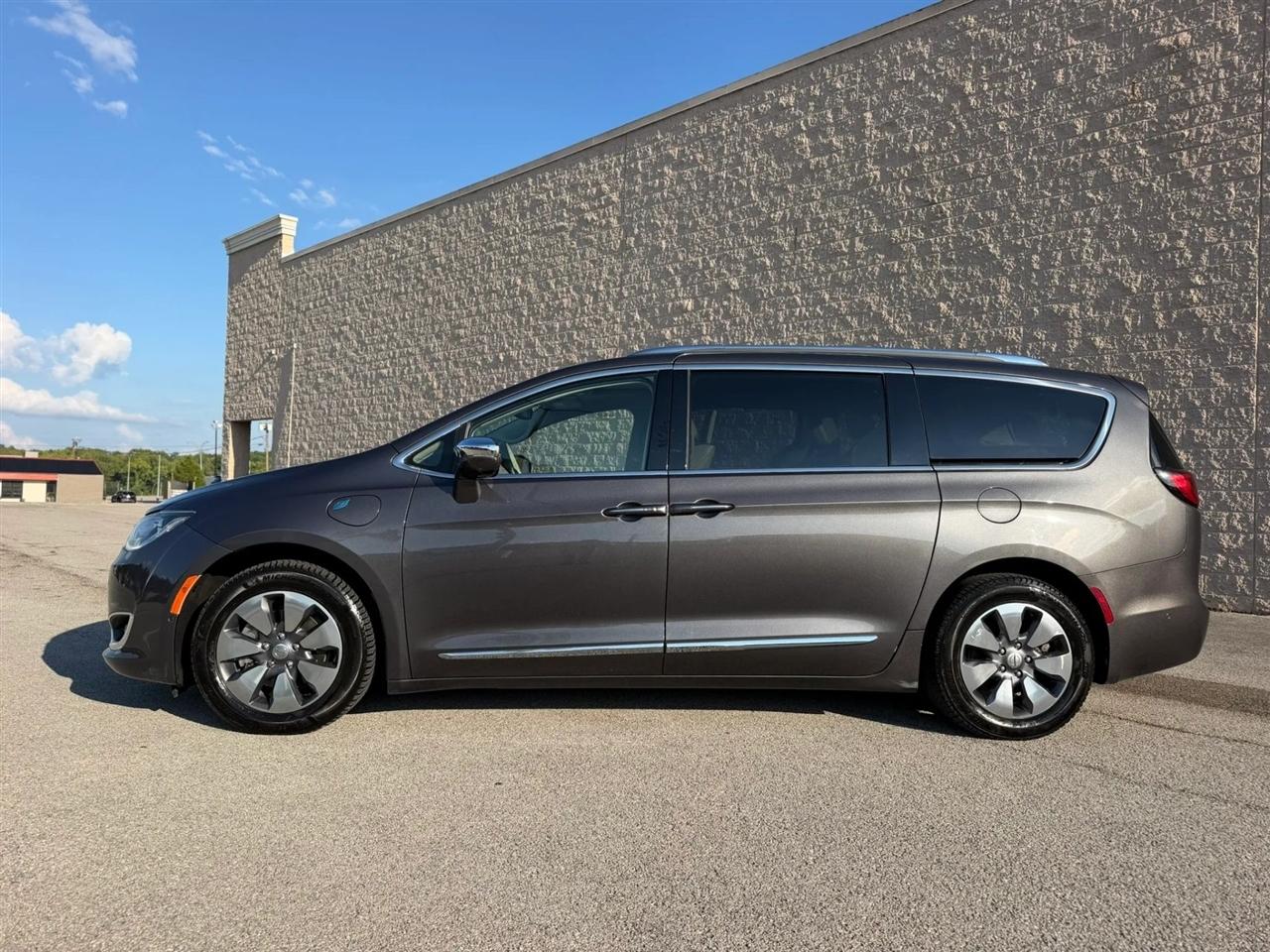 Chrysler Pacifica Hybrid Limited FWD 2018