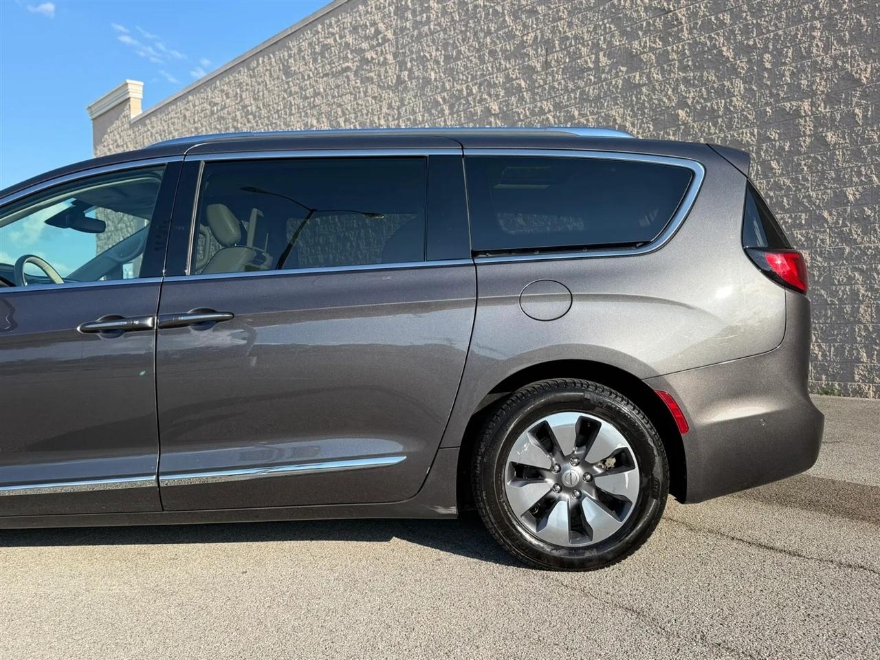Chrysler Pacifica Hybrid Limited FWD 2018