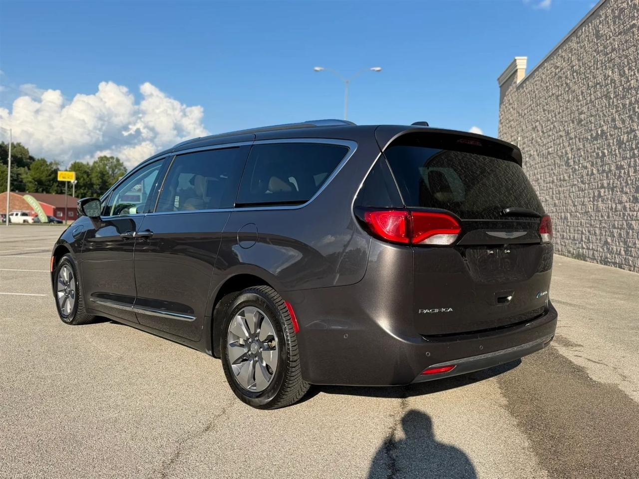 Chrysler Pacifica Hybrid Limited FWD 2018